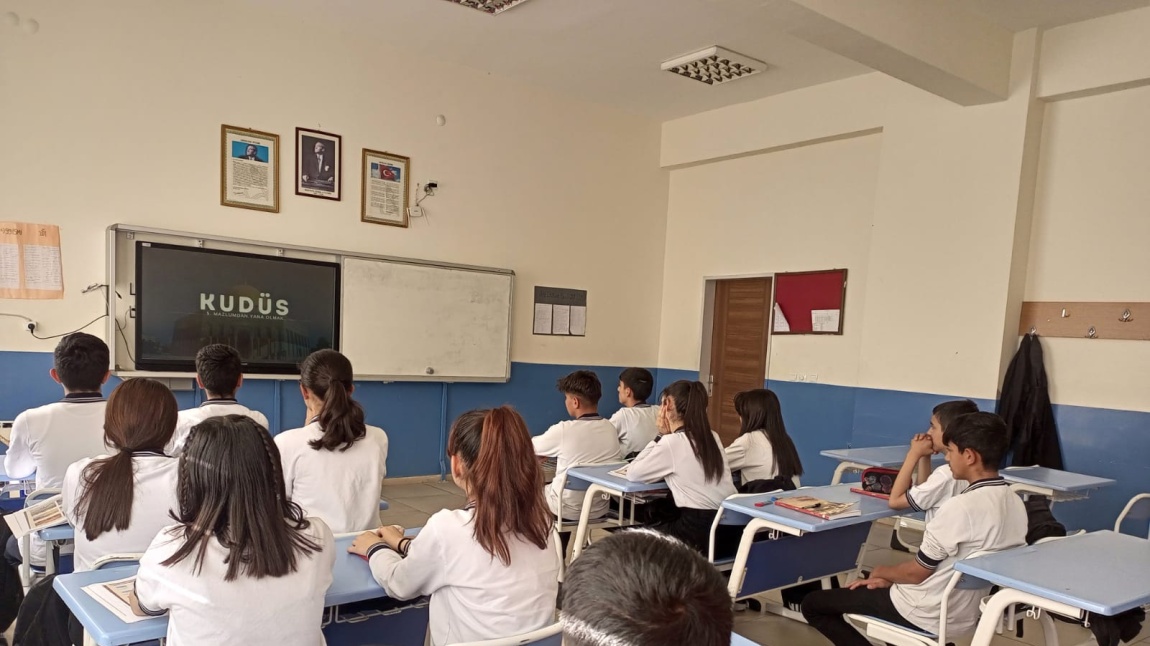 ÖĞRENCİLERİMİZDE FARKINDALIK OLUŞTURMAK İÇİN FİLİSTİN KONULU DERS İŞLEDİK